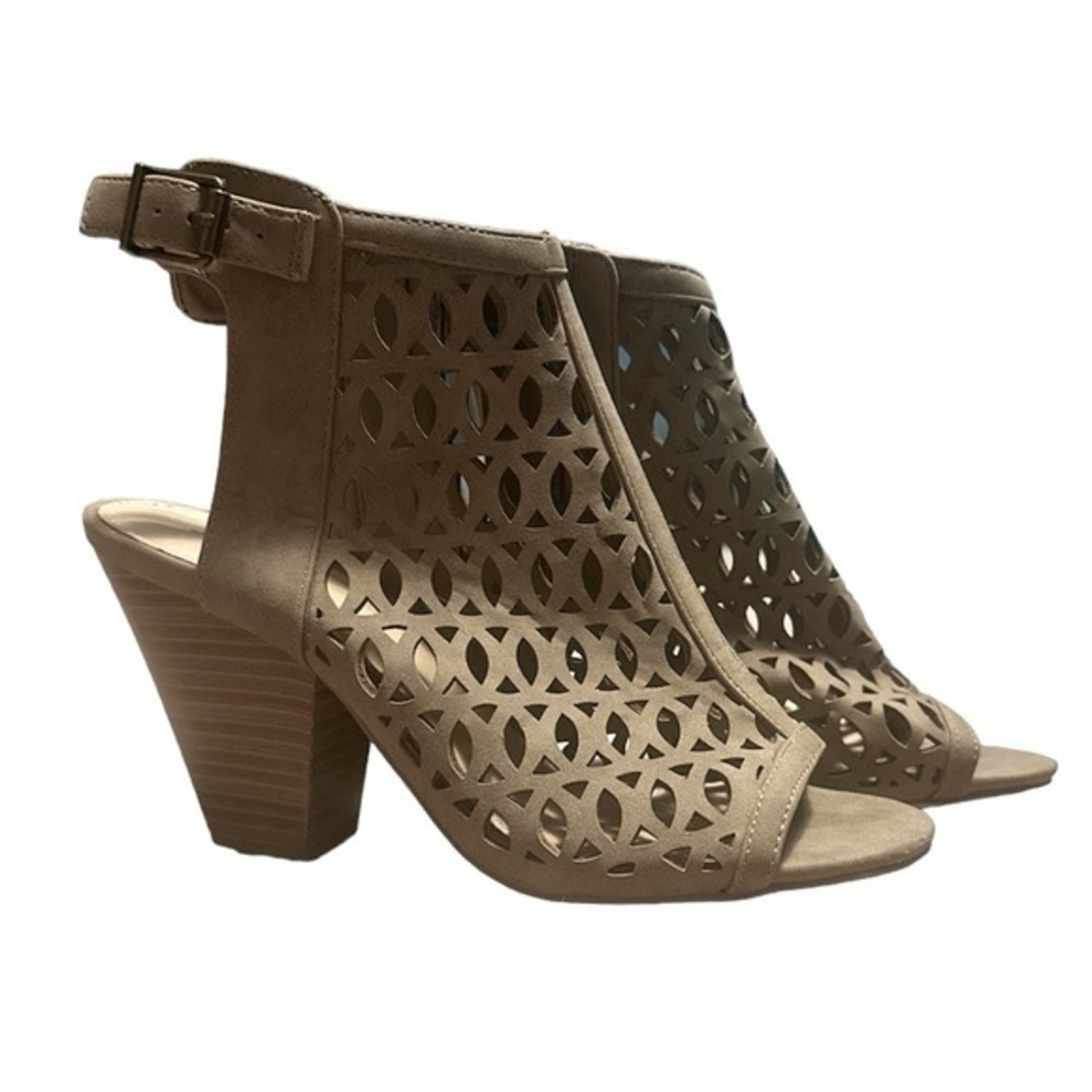 EUC Just Fab Laser Cut 3” Heel